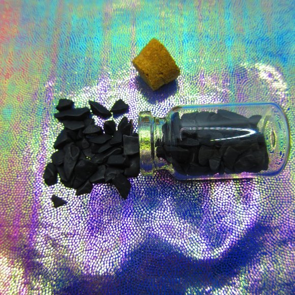 Shungite Gemstone Chips In A Bottle Embellishments Natural Semi Precious - Picture 2 of 3